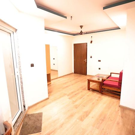 Hotel Noida Grand Sec 58 מראה חיצוני תמונה