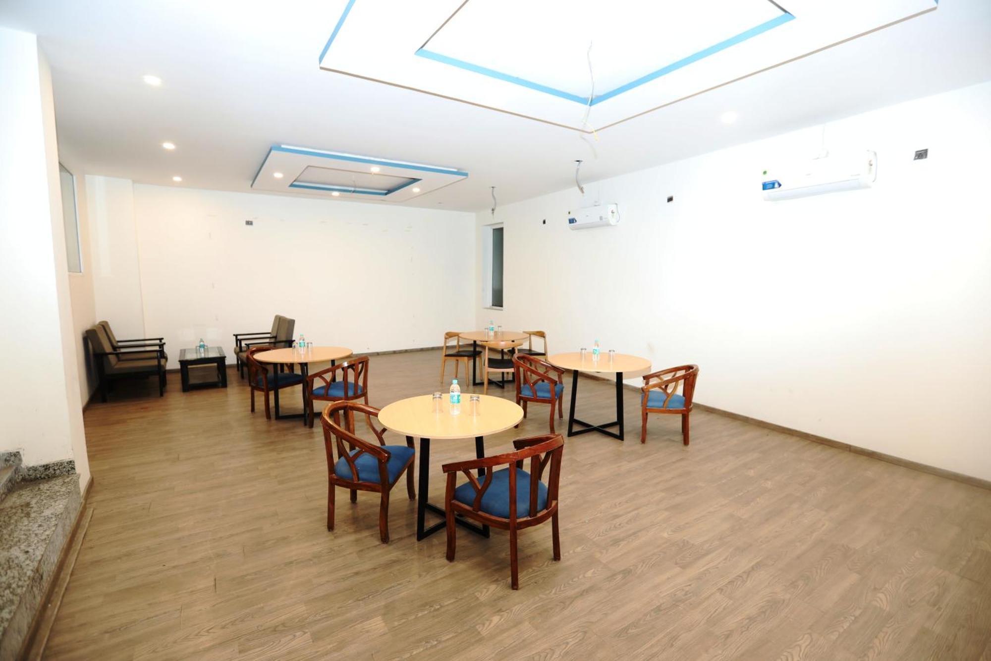 Hotel Noida Grand Sec 58 מראה חיצוני תמונה