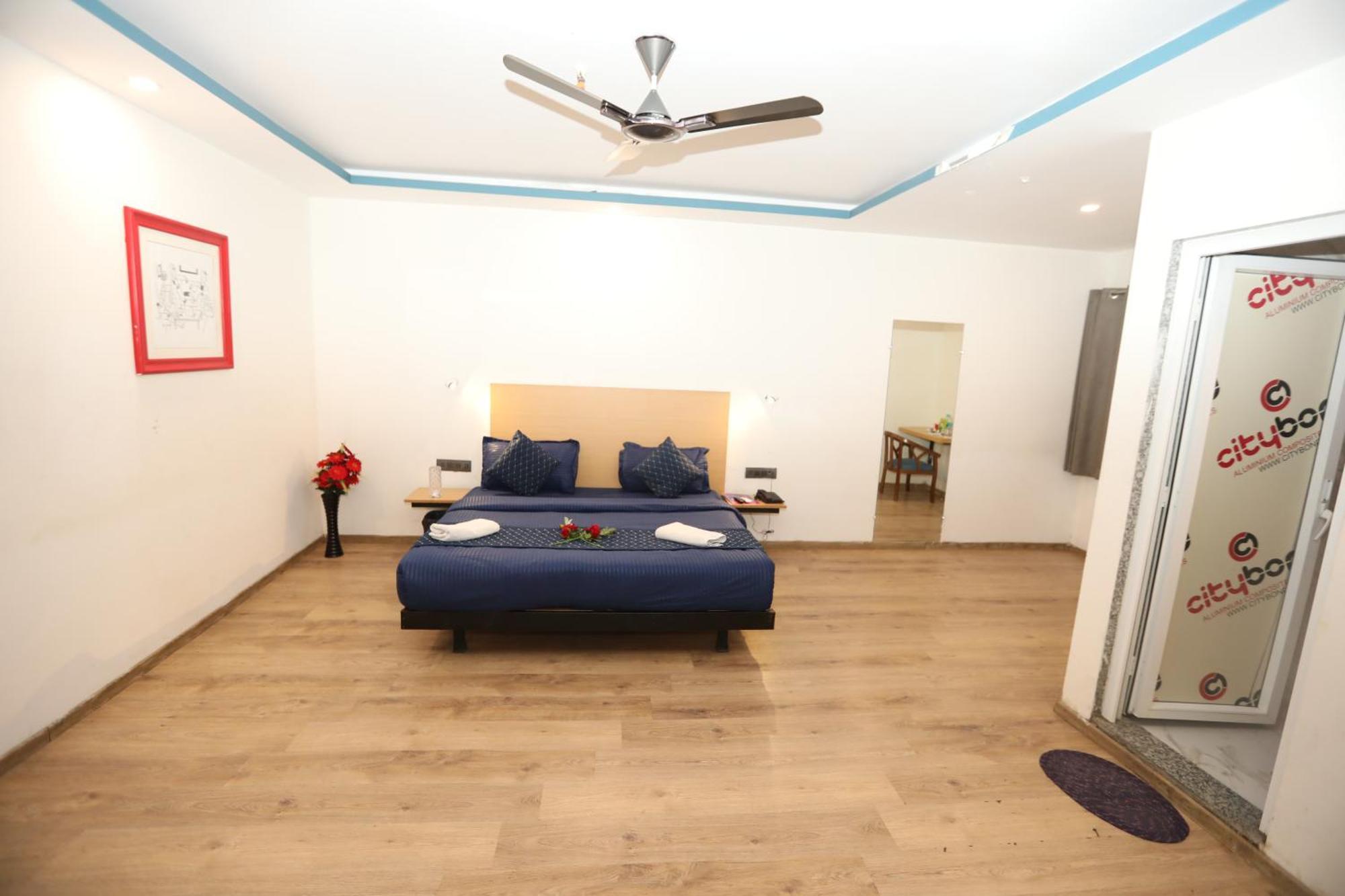 Hotel Noida Grand Sec 58 מראה חיצוני תמונה