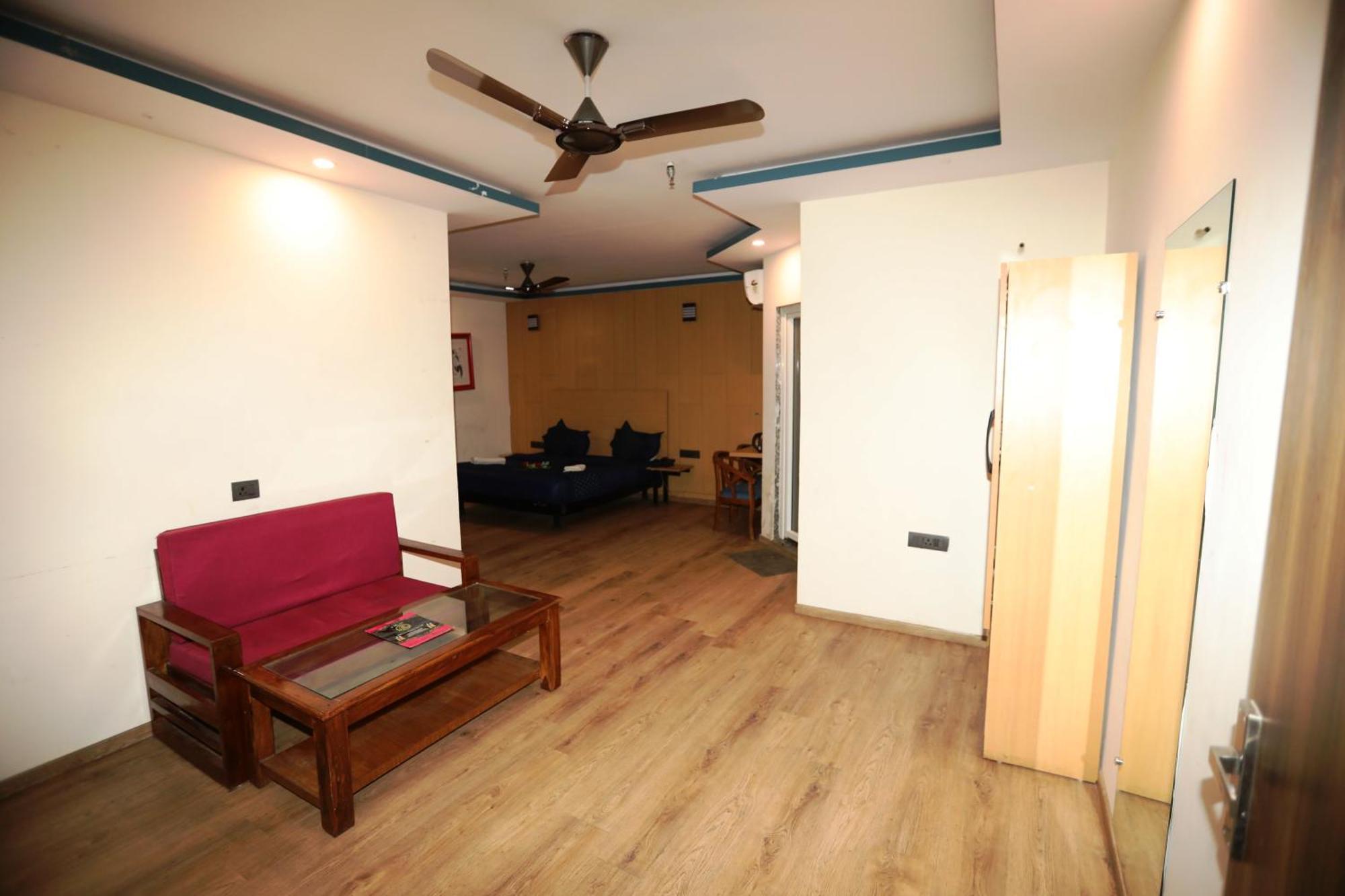Hotel Noida Grand Sec 58 מראה חיצוני תמונה