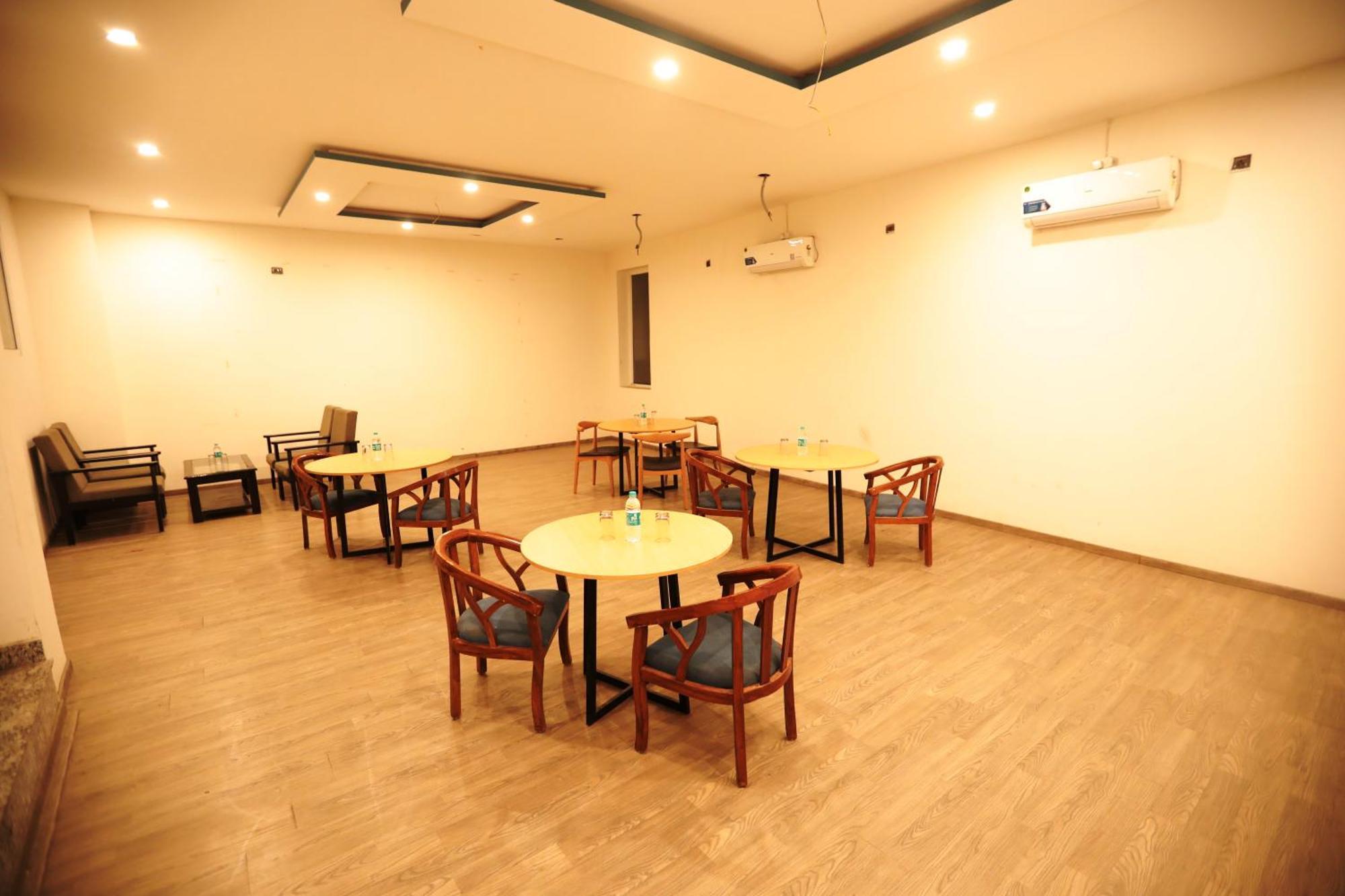 Hotel Noida Grand Sec 58 מראה חיצוני תמונה