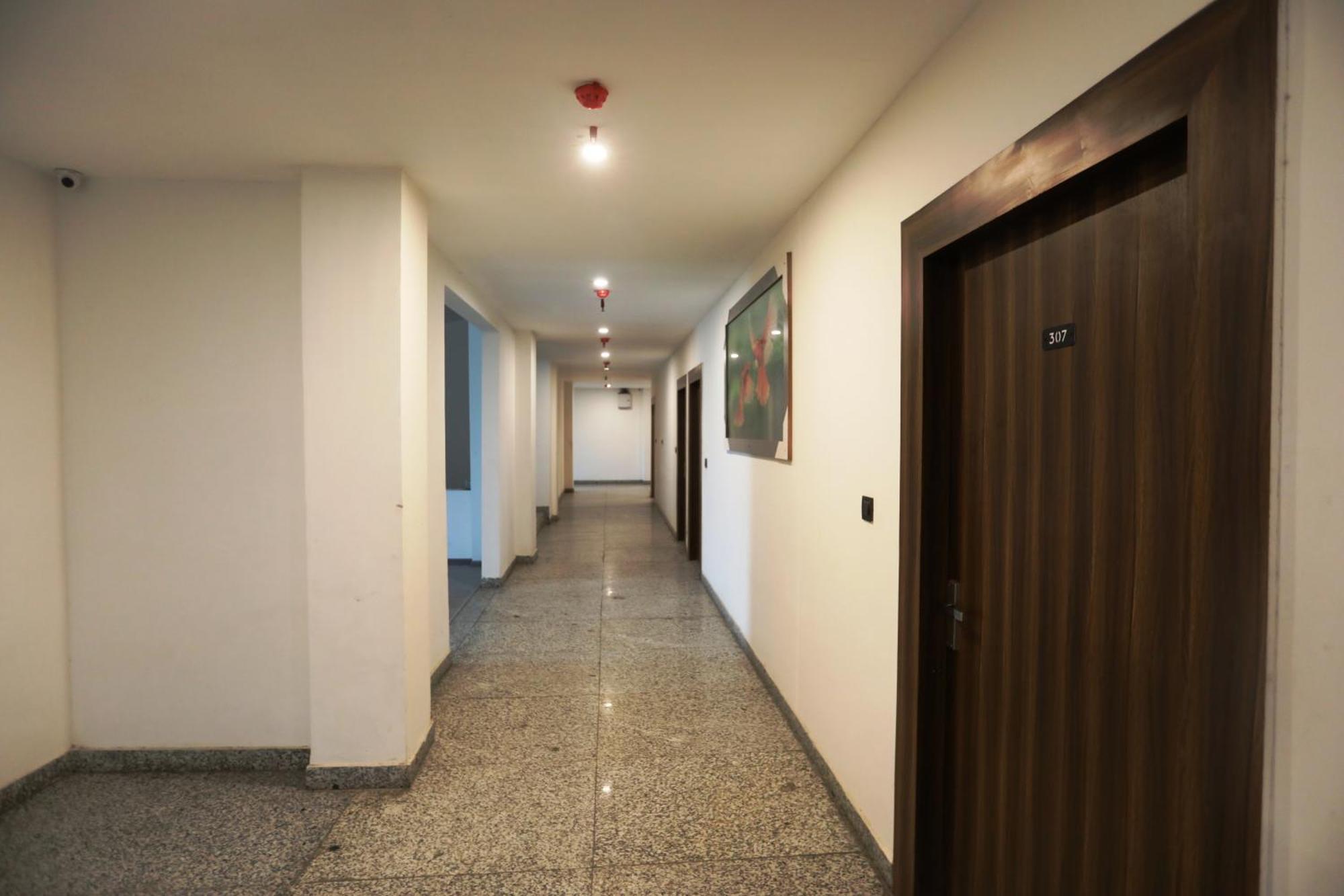 Hotel Noida Grand Sec 58 מראה חיצוני תמונה