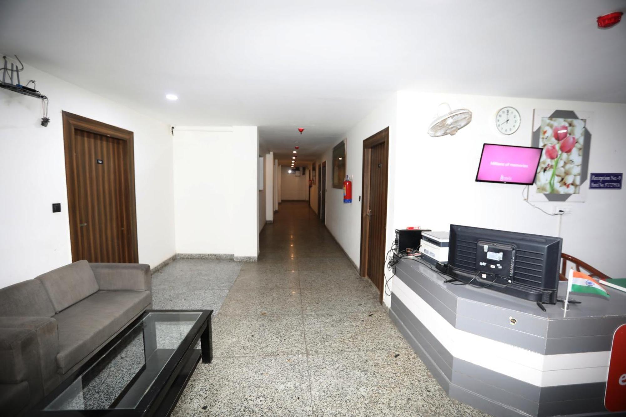 Hotel Noida Grand Sec 58 מראה חיצוני תמונה