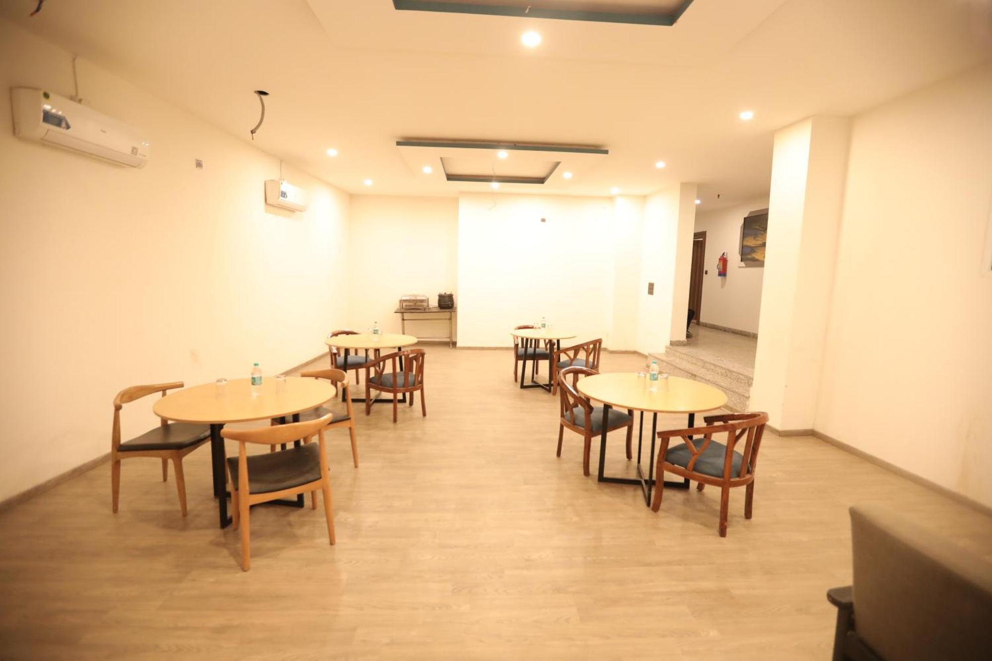 Hotel Noida Grand Sec 58 מראה חיצוני תמונה