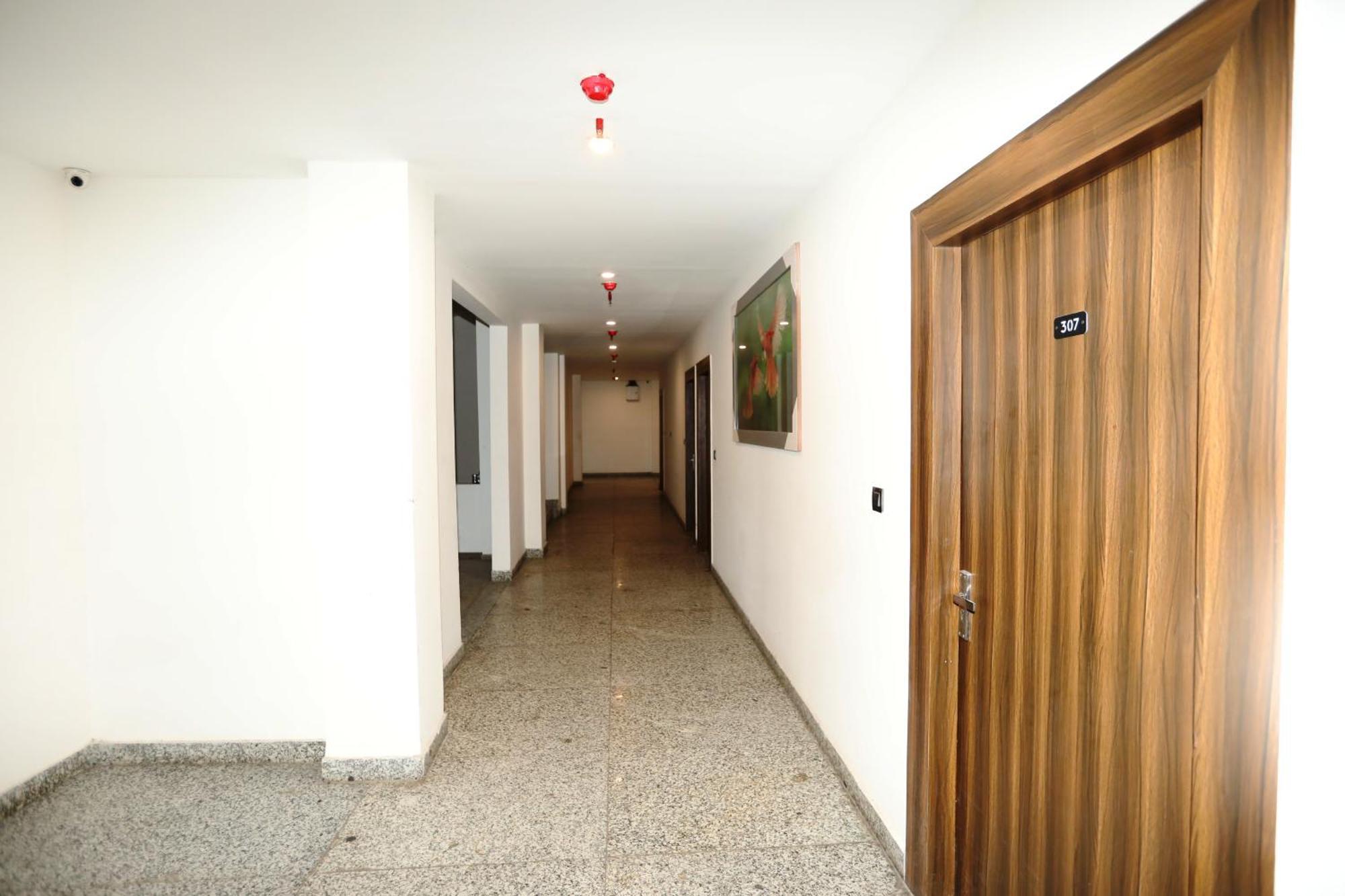 Hotel Noida Grand Sec 58 מראה חיצוני תמונה