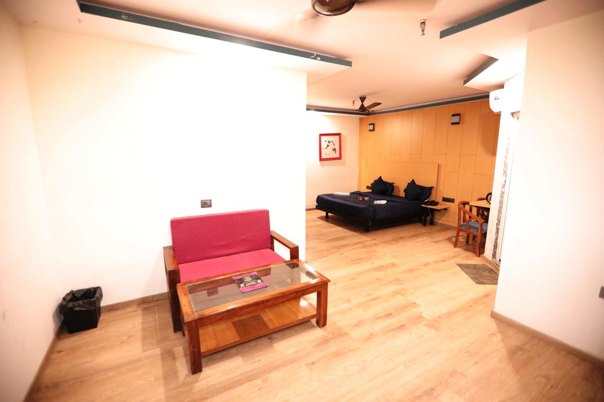 Hotel Noida Grand Sec 58 מראה חיצוני תמונה