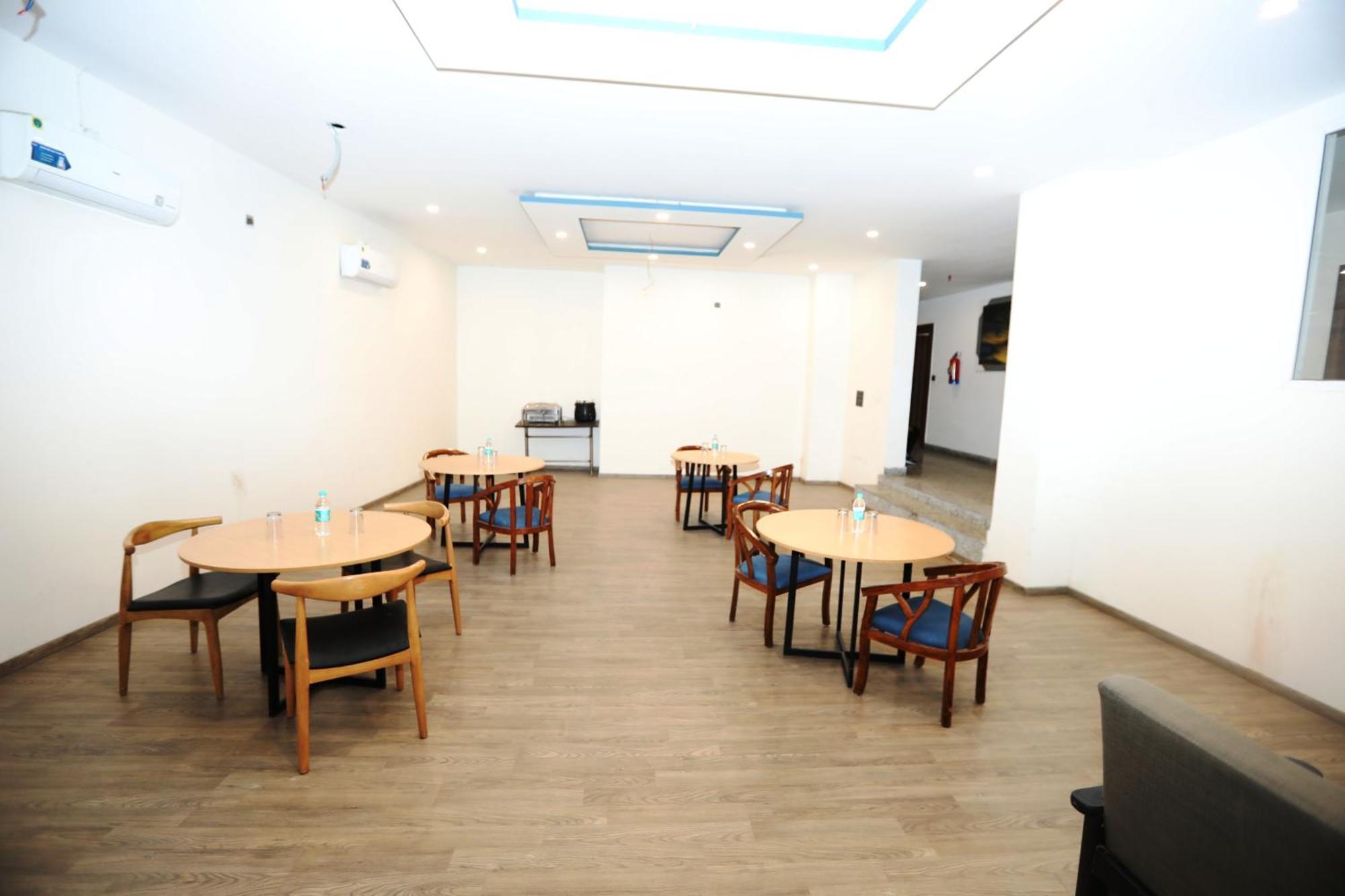 Hotel Noida Grand Sec 58 מראה חיצוני תמונה