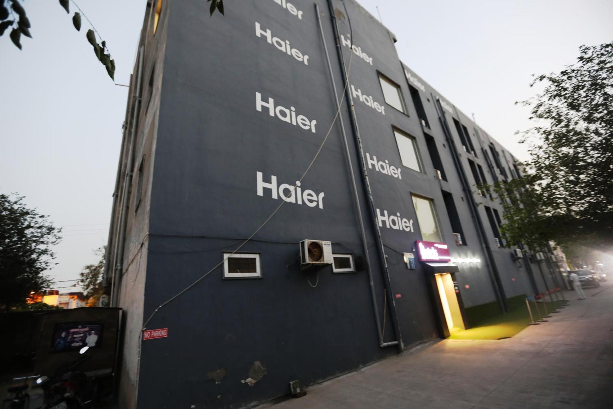 Hotel Noida Grand Sec 58 מראה חיצוני תמונה