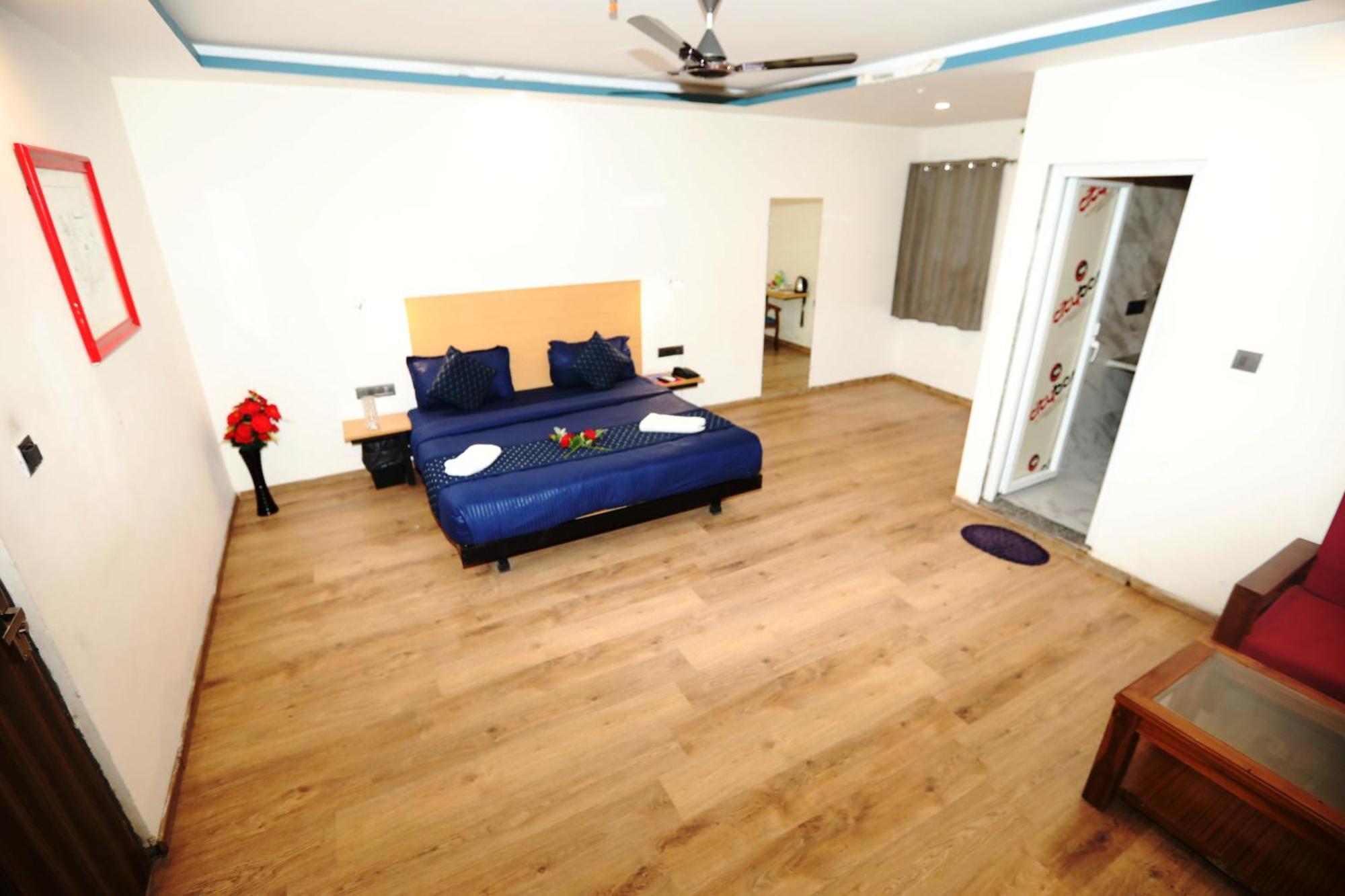 Hotel Noida Grand Sec 58 מראה חיצוני תמונה