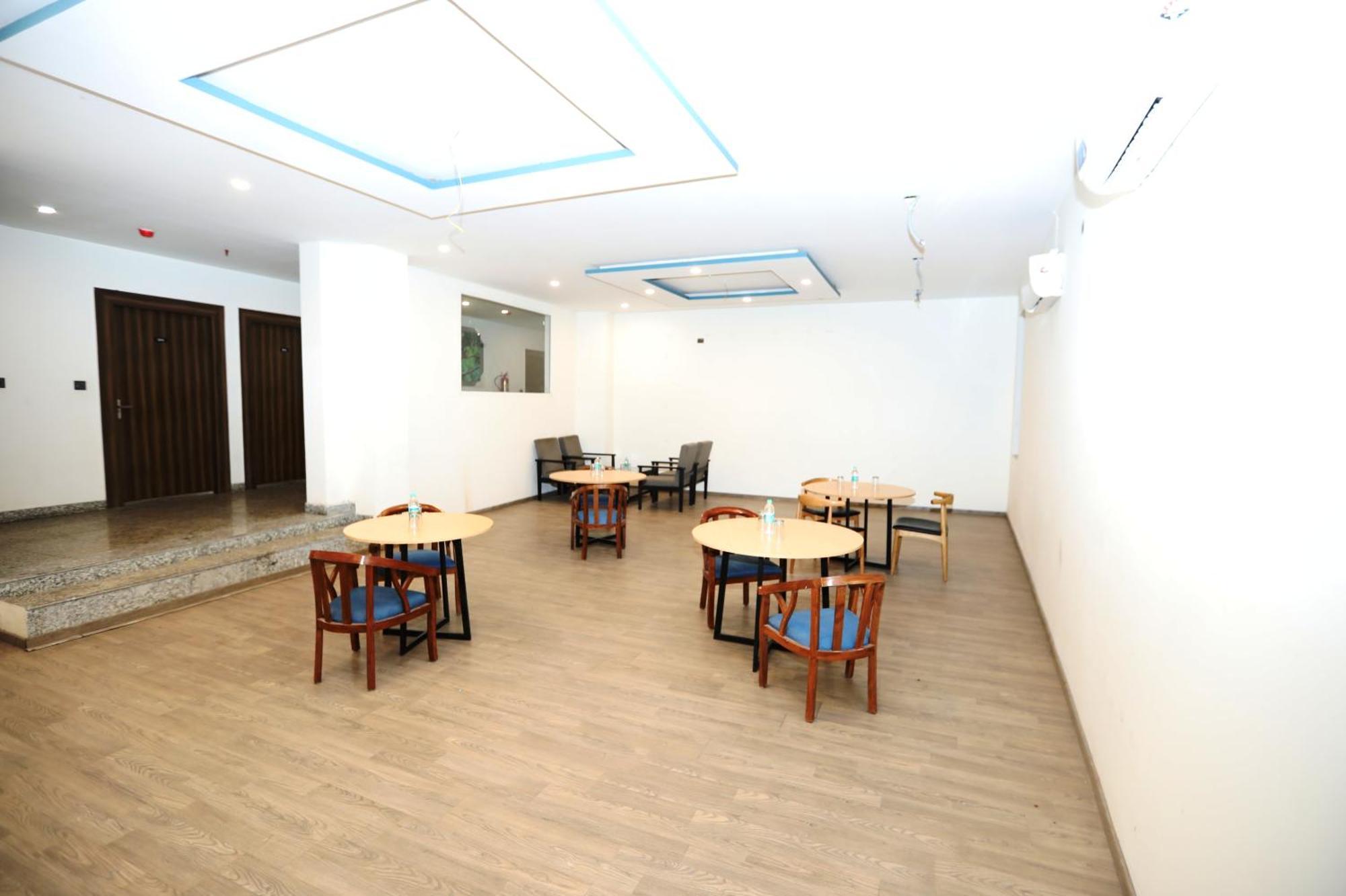 Hotel Noida Grand Sec 58 מראה חיצוני תמונה