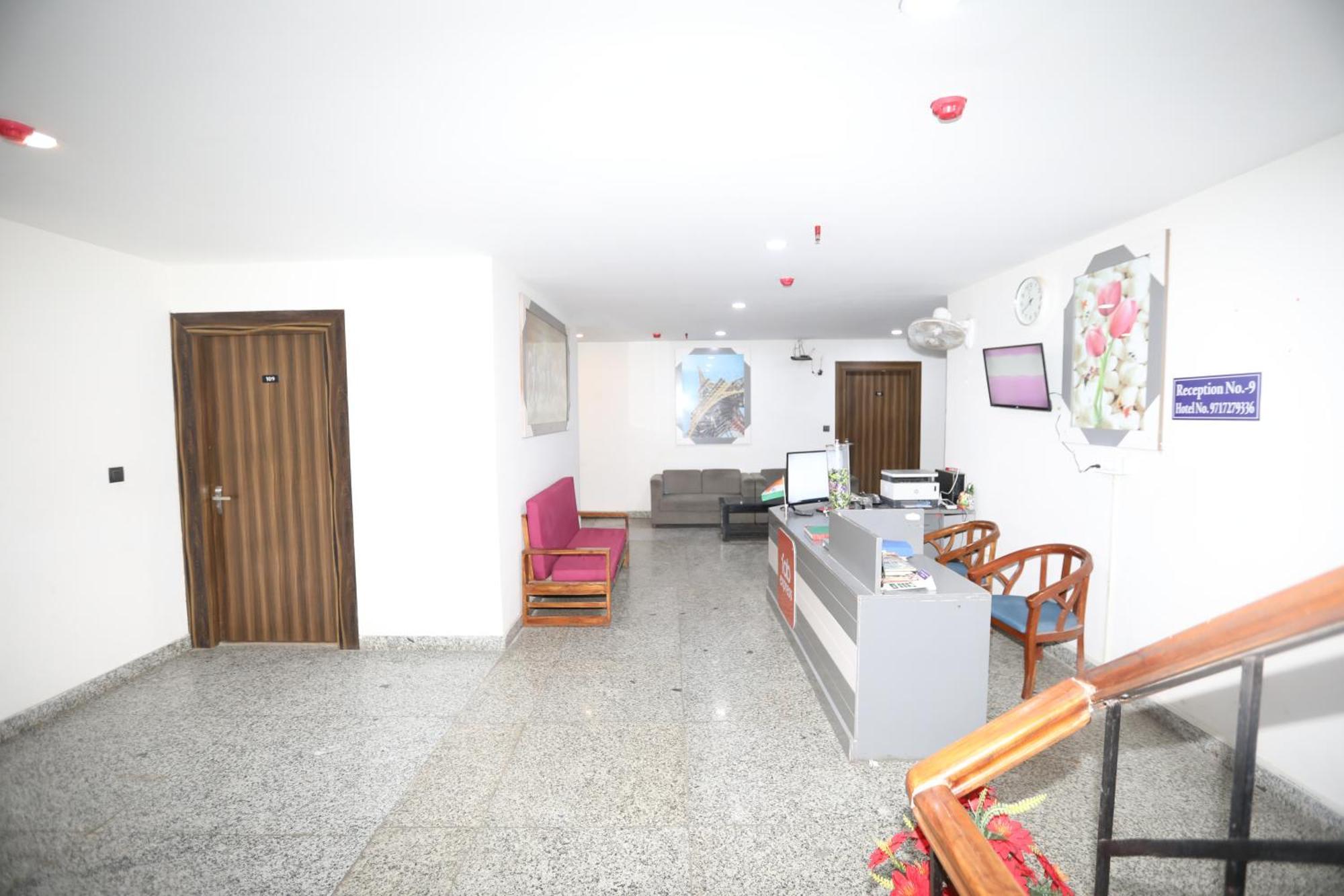 Hotel Noida Grand Sec 58 מראה חיצוני תמונה