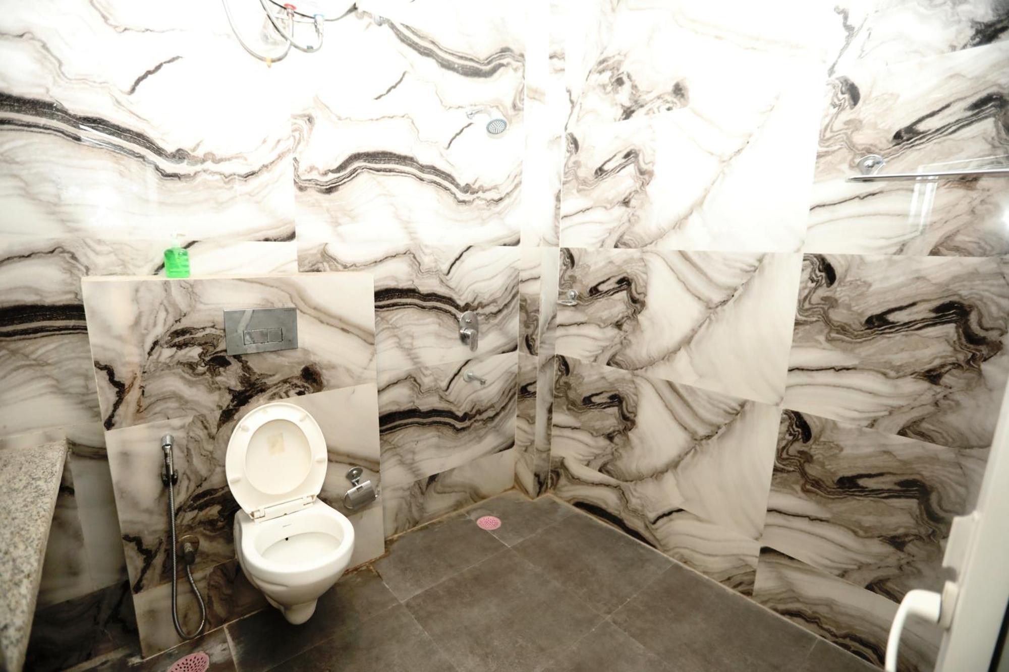 Hotel Noida Grand Sec 58 מראה חיצוני תמונה
